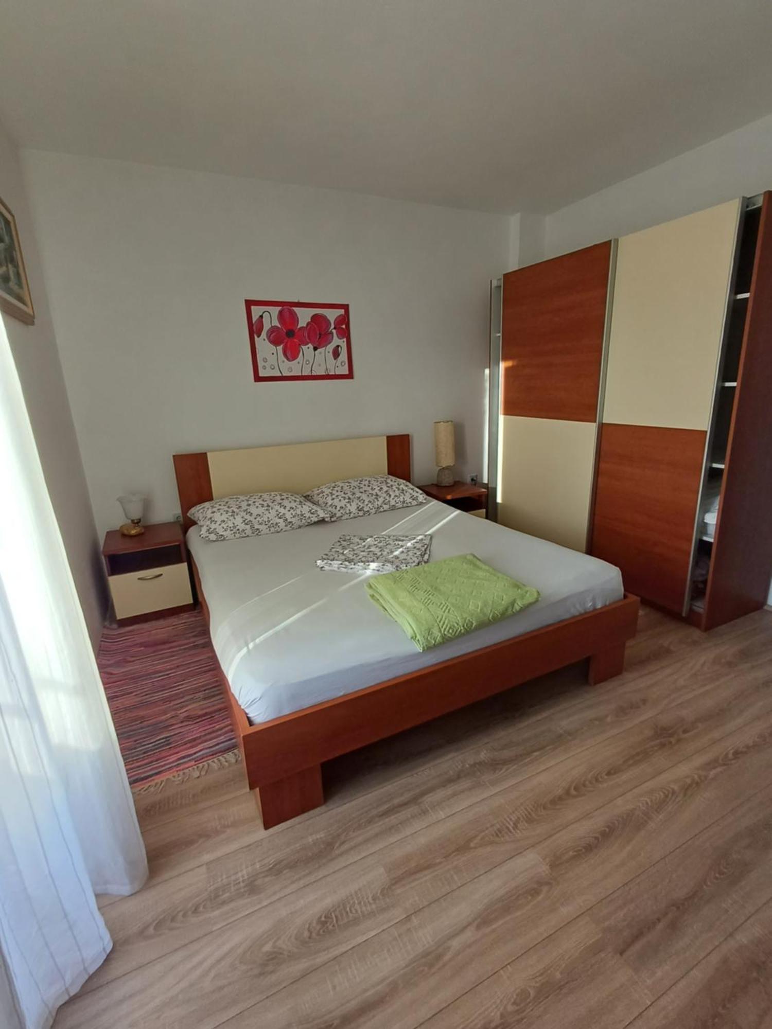 Apartments Lana พูลา ภายนอก รูปภาพ